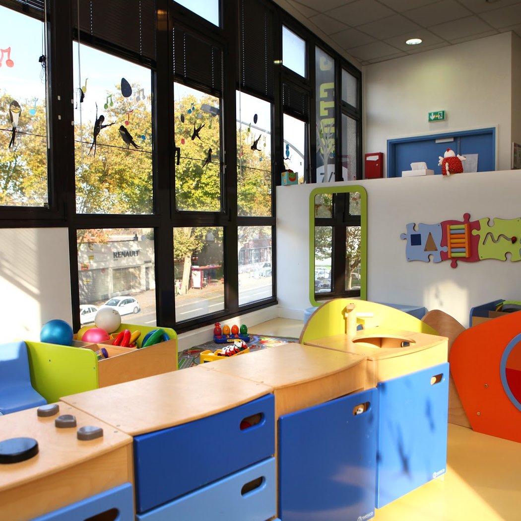 Nursery Ambroisine - La Maison Bleue 1